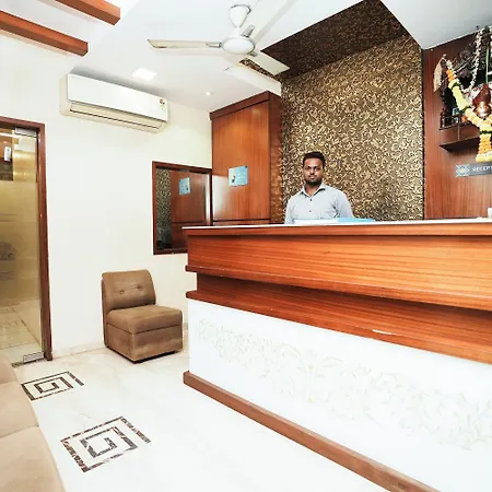Hotel Collection O Airport Metro Andheri East 3*
