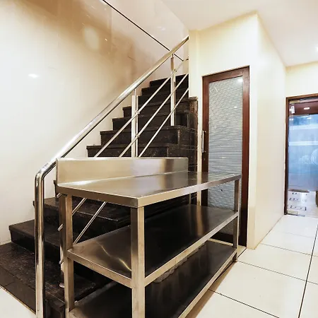 Hotel Collection O Airport Metro Andheri East