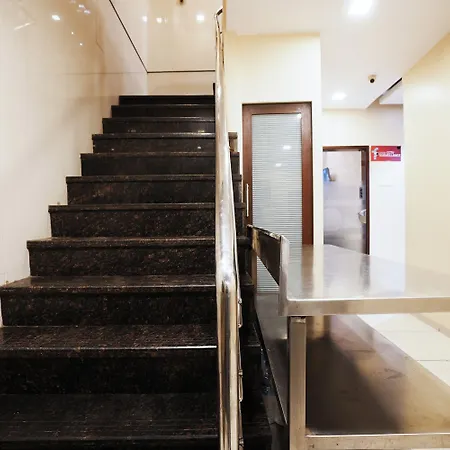 Collection O Airport Metro Andheri East 3*