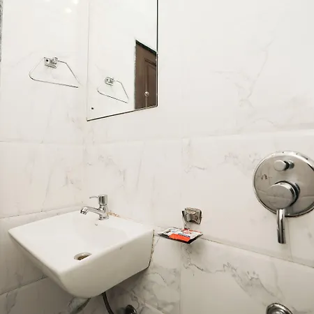 Hotel Collection O Airport Metro Andheri East