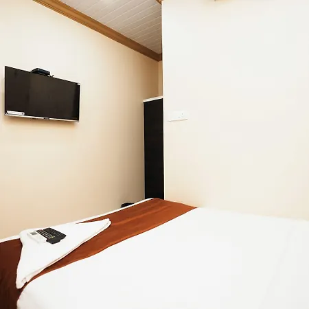 Hotel Collection O Airport Metro Andheri East 3*