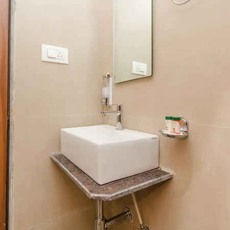 Fabhotel Axis International - Nr International Airport
