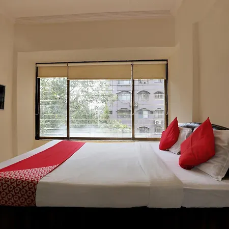 Hotel Collection O Lokhandwala Andheri West Mumbai Formerly Lalsai Residency 4*