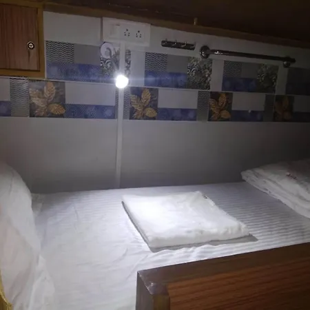 Ahlan Apple Hostel *