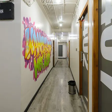 Backpacker Cowies Hostel *