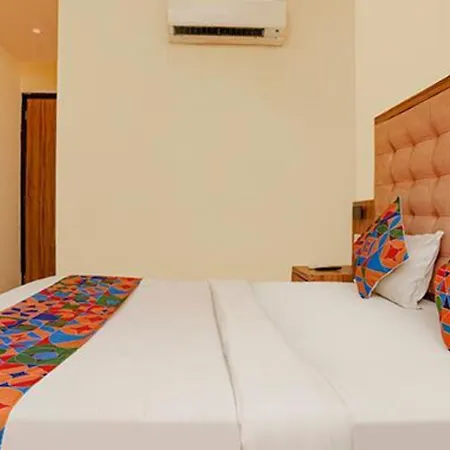 Fabexpress Emerald Hotel