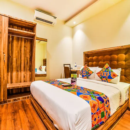 Hotel Fabhotel Ascot International Ii