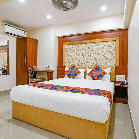 Fabexpress Alive - Nr Juhu Hotel