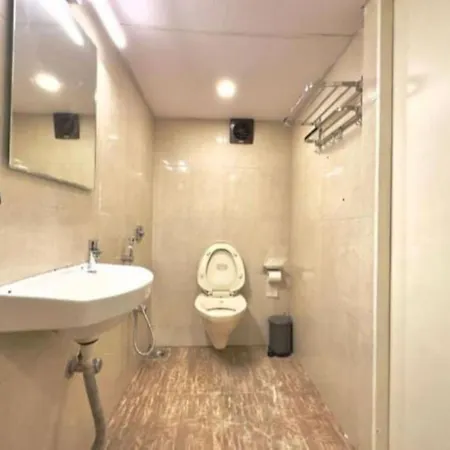 Locomo Hostel Express - Stay Work Eat Mumbai