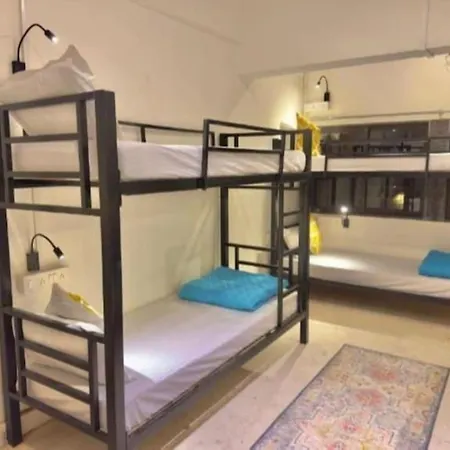 Locomo Hostel Express - Stay Work Eat * Mumbai