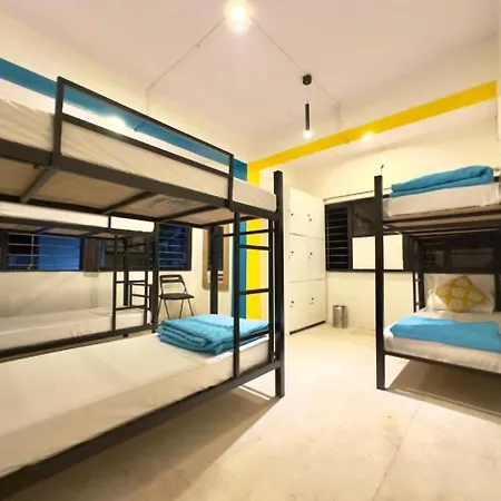 Locomo Hostel Express - Stay Work Eat Mumbai
