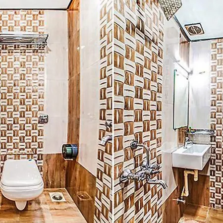 Fabhotel The Adore Palace 3*