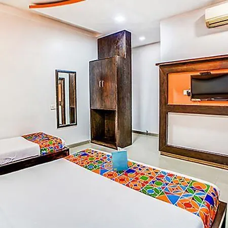 Fabhotel The Adore Palace