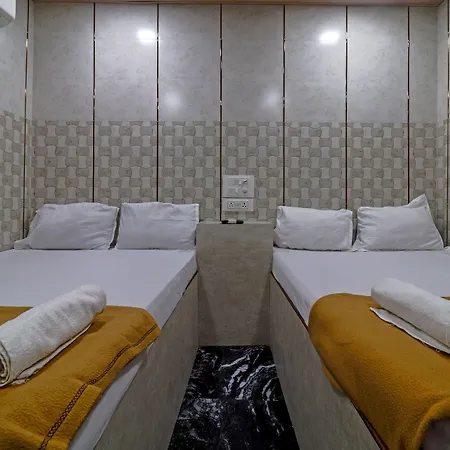 Oyo 72150 Capital 3*
