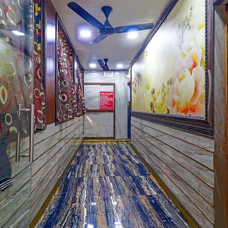 Hotel Oyo 72150 Capital 3*