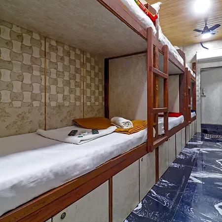 Oyo 72150 Capital 3* Mumbai