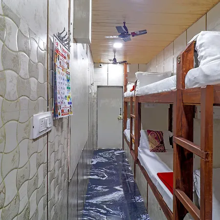 Oyo 72150 Capital Hotel 3*