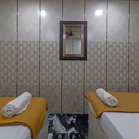 Hotel Oyo 72150 Capital 3*
