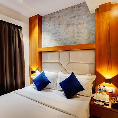 Isra Comfort Hotel 3*