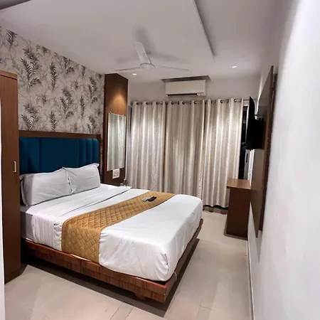 Hotel Crystal Palace Near Us Consulate Bandra Kurla Complex Mumbai Near Mumbai Airport Mumbai 3*