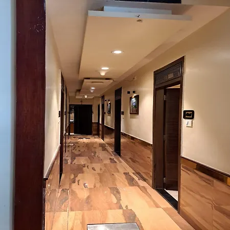 Gateway Star Hotel 3*