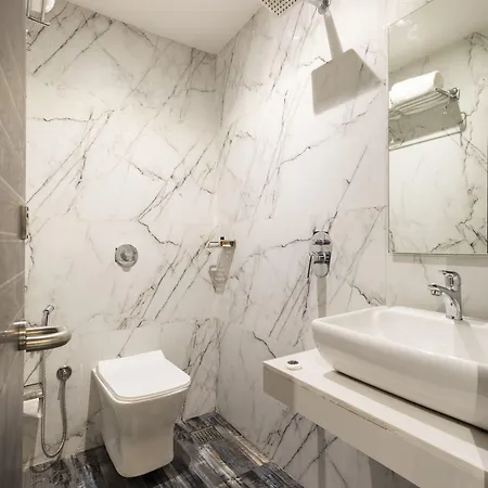 Hotel Classio Andheri - Near Dn Nagar Metro Station
