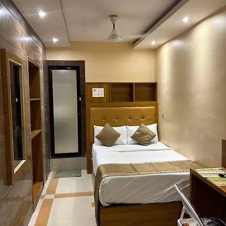 Bkc Mannat Hotel 3*