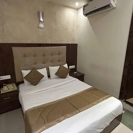 Hotel Bkc Mannat 3*
