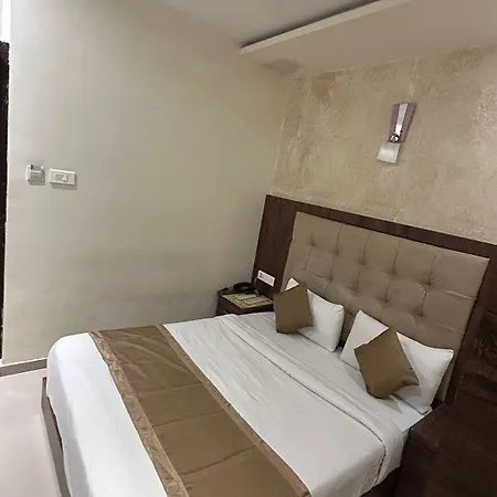 Bkc Mannat Hotel 3*