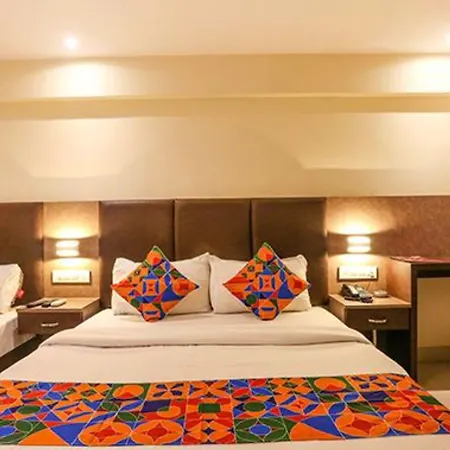 Hotel Via West - Nr International Airport
