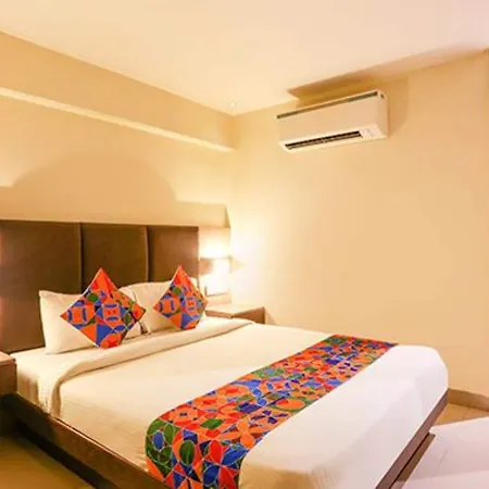 Hotel Via West - Nr International Airport