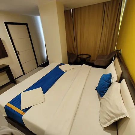 Aura - Near Malad Link Road Hotel