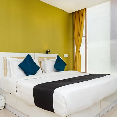 Hotel Aura - Near Malad Link Road 3*