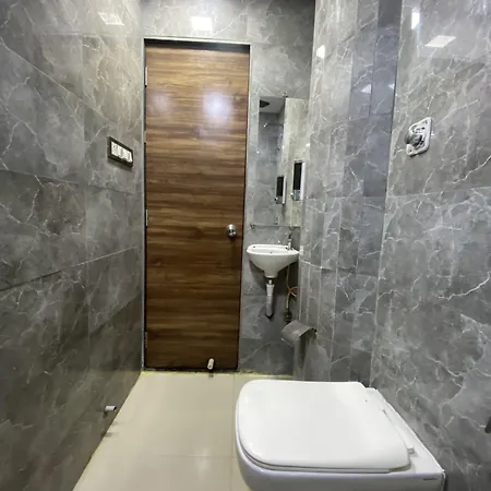 Blue Wellington - Near Airport Hotel 3*