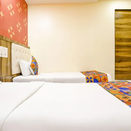 Fabexpress Sarah Gold - Nr Nesco Exhibition Center Hotel 3*