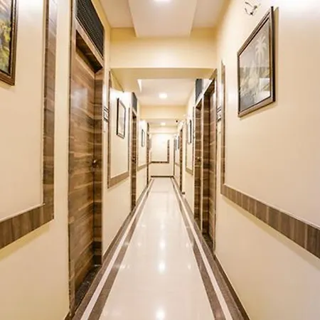 Fabexpress Sarah Gold - Nr Nesco Exhibition Center 3* Mumbai