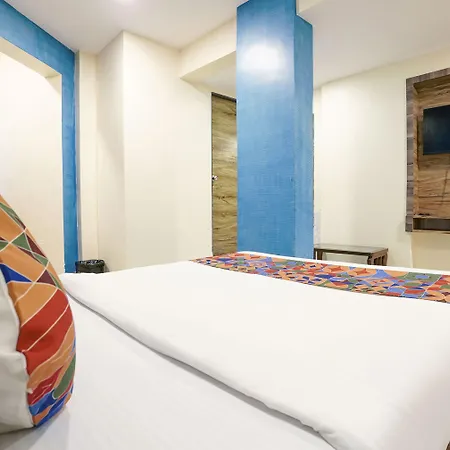 Hotel Fabexpress Sarah Gold - Nr Nesco Exhibition Center 3*