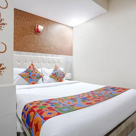 Hotel Fabexpress Sarah Gold - Nr Nesco Exhibition Center 3*