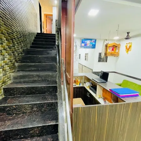 Hotel O Radha Palace