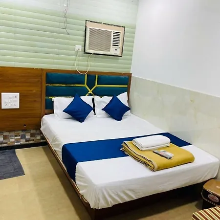 Hotel O Radha Palace