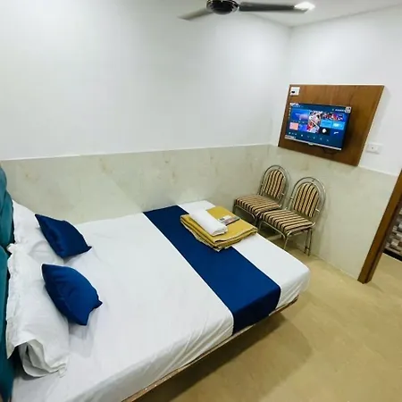 Hotel O Radha Palace 3*