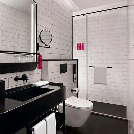 Hotel Moxy Andheri West 5*