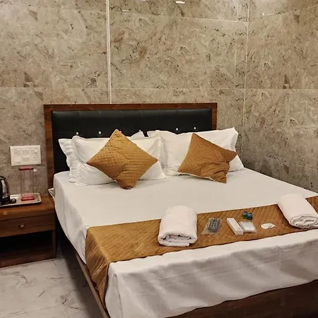 Aashray Residency And Boarding 3*
