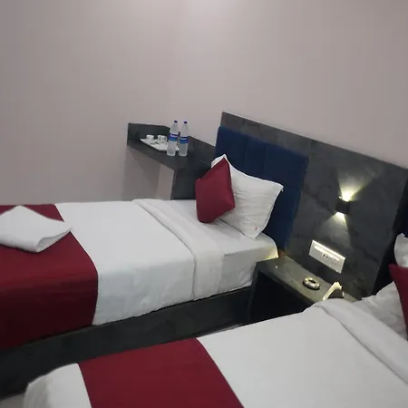 Classy Comfort Near Exhibition Centre Nesco Hotel 2*