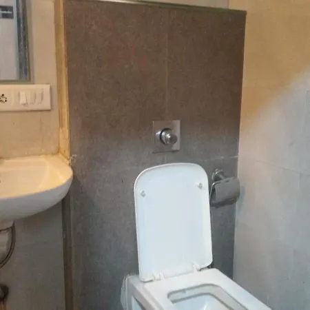 Akasa Residency Near T-2 International Airport Bed & Breakfast *