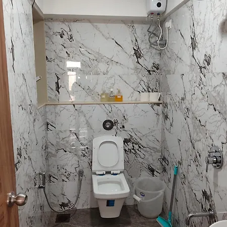 Apartment Delphi 2bhk - Calm Comfort Minutes From Bkc Mumbai