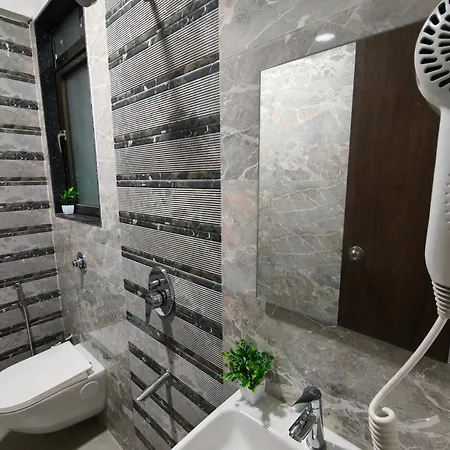 Iuc 301 Private 1bhk 3 Min Nesco Nirlon Apartment