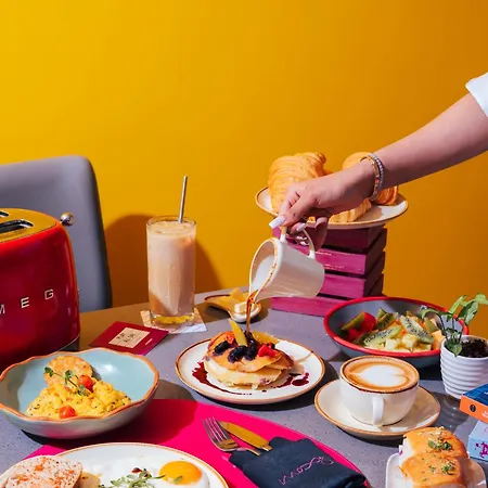 Moxy Andheri West Hotel 5*