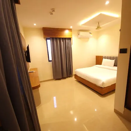 Lancaster Hotel 3*