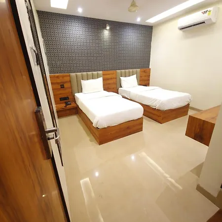 Lancaster Hotel